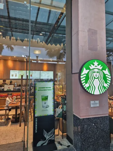 🌊 나트랑센터 스타벅스, 바다 앞 휴식 스팟 ☕