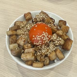 이치카와오노에서 닭고기와 재첩의 감칠맛이 응축된 라멘 한 그릇.