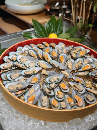 Enjoyed a Birthday Dinner Buffet at Island Shangri-La's cafe TOO: The "Savoring Japan" Theme is a Must-Try.