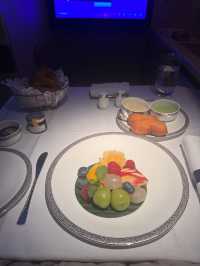 🇹🇭✈️ FIRST CLASS การบินไทย 6 ชั่วโมง กรุงเทพฯ → โอซากา ราคา 80,000 บาท กินอะไรบ้าง?