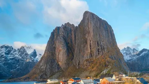 🇳🇴 Lofoten Looks Almost Too Unreal to Be Real ✨🏔️ — traveler post in Leknes