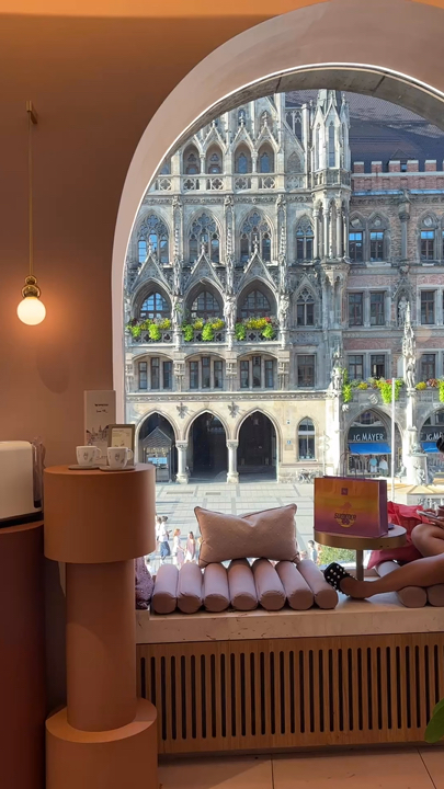 Marienplatz Cafe Has the Most Insane View! ⏰☕️