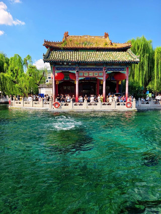 In-depth review of Baotu Spring, Jinan: Explore the three sacred springs and the ancient Chinese pavilion by the emerald pool ⛩️🌊