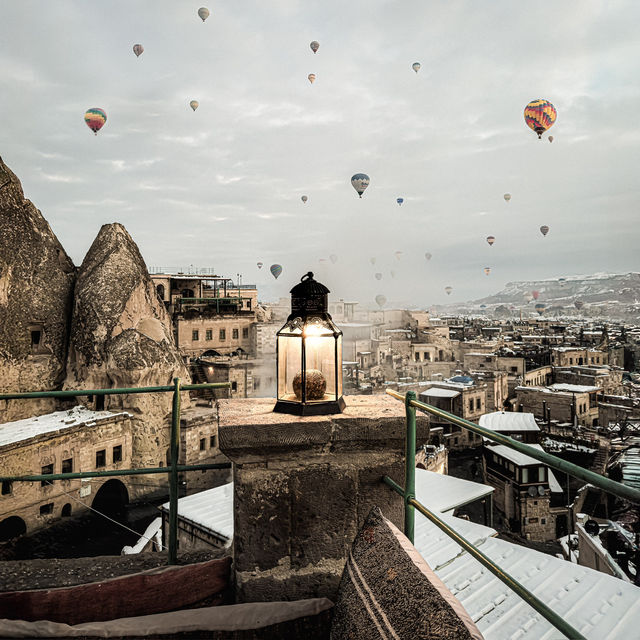 Watching Hot Air Balloons @ Sultan Cave Suite