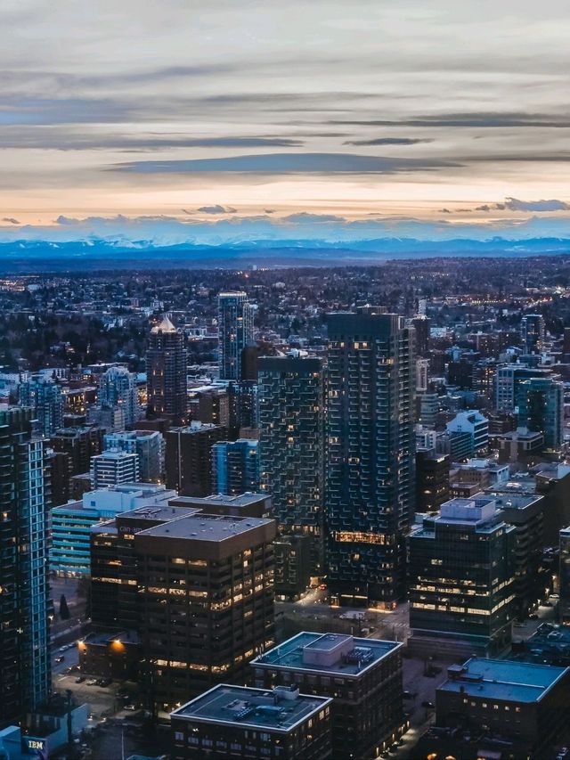 Dinner with a view... that moves. 🌆🍷