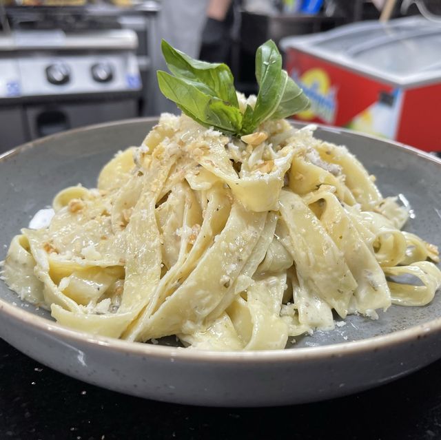 🇹🇷디야르바크르의 가로수길에 새로 문을 연 “Élise restaurant & bar”