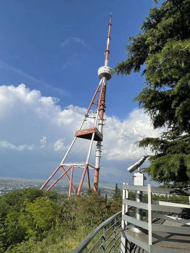 【ジョージア🇬🇪/丘の上の遊園地『ムタツミンダ公園⛲️』】