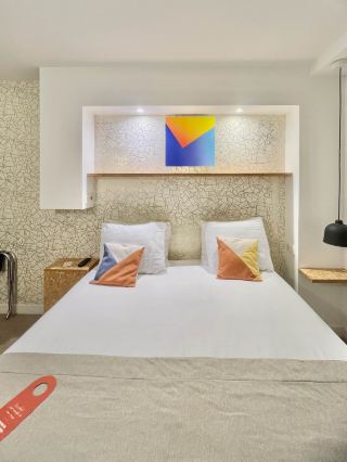 位於巴黎第二區、交通便利的飯店：Hotel Issi