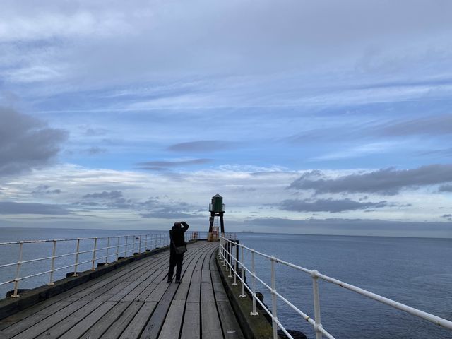 🏰 Whitby Harbour East Lighthouse 🌊