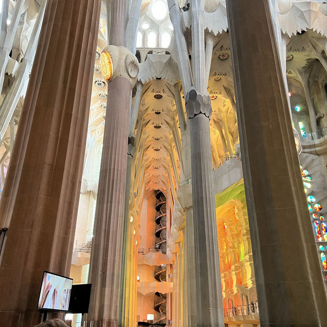 【巴塞隆拿】🇪🇸西班牙聖家族大教堂：高迪的夢幻建築，拍攝小貼士