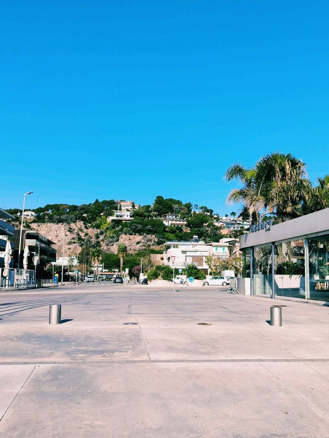 🏖️ Castelldefels Beach: Sun, Sea & Savory Treats 🌅