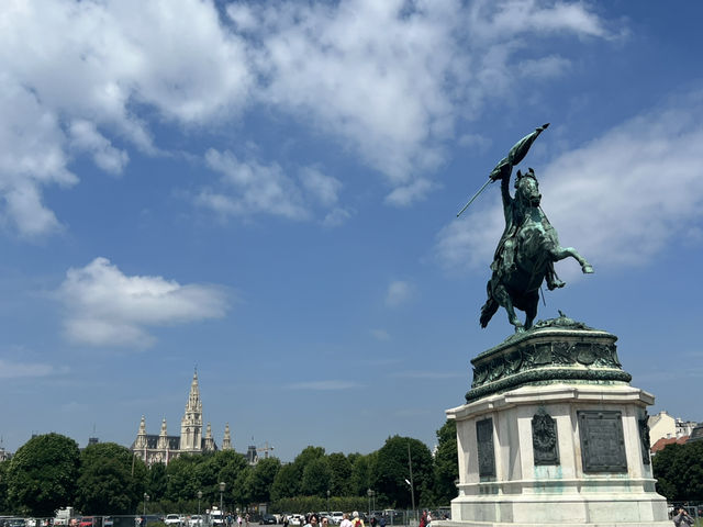 帝國記憶的回聲：走在維也納英雄廣場上 🇦🇹🏛