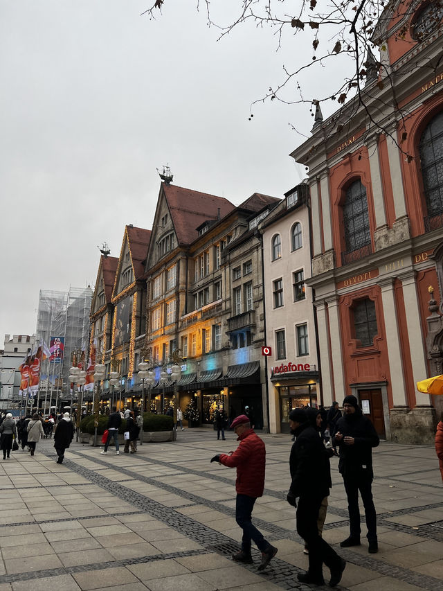 München: Where History Meets Gemütlichkeit 🇩🇪✨