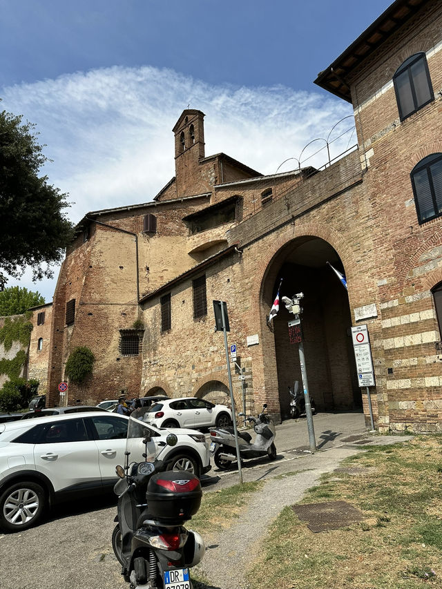 Tuscan Arches Await: province of Siena adventure