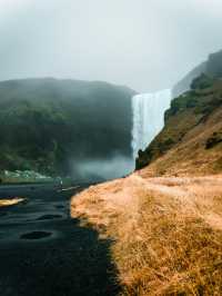 🌫️ 안개 사이로 울리는 폭포의 숨결 🇮🇸