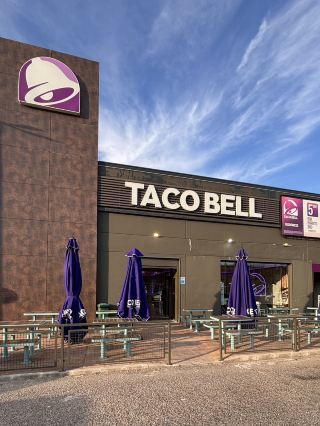 แหล่งพักพิงที่ Taco Bell: วิธีเอาตัวรอดจากการรอคอยอันยาวนานในซาโมรา
