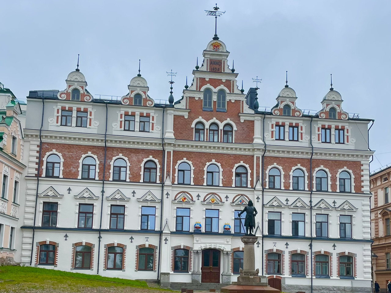 Vyborg - a walk through the old town