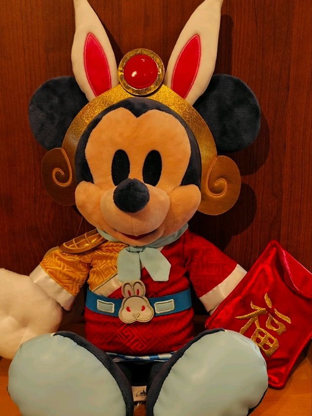Heyyyy here we are at Disney Storeeee