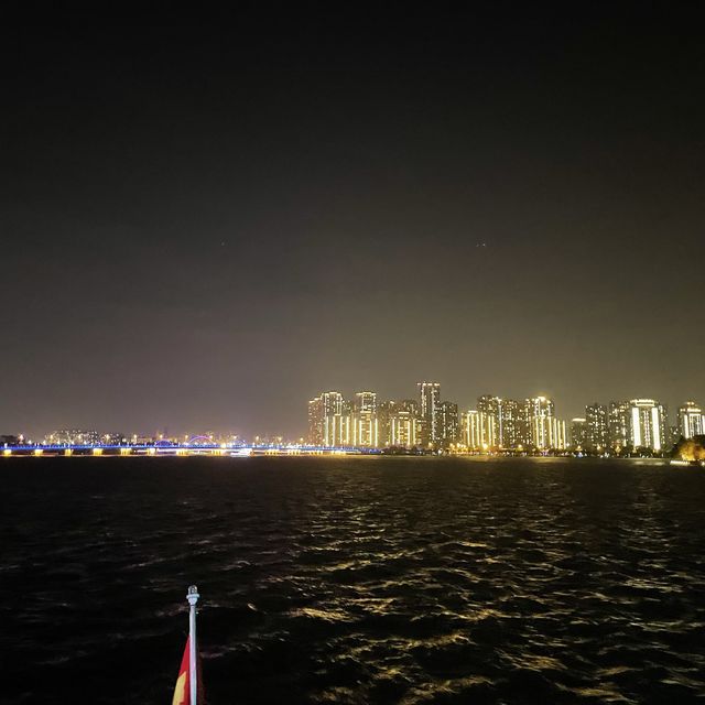 Night Cruise 🛳️on JINJI lake 🌊