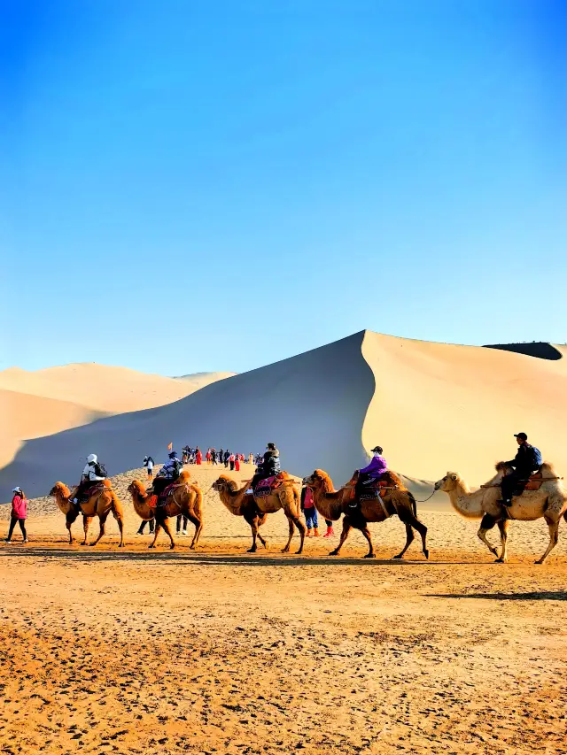 五大最美沙漠之一鳴沙山｜只要不等著騎駱駝就完美了