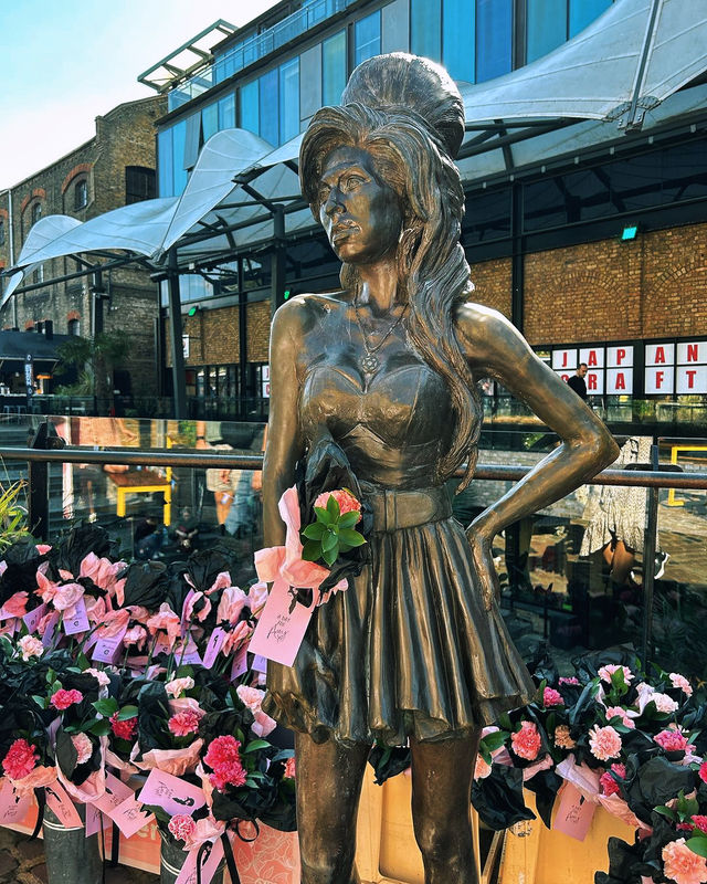 Chic Vibes at Camden Market 🌈✨