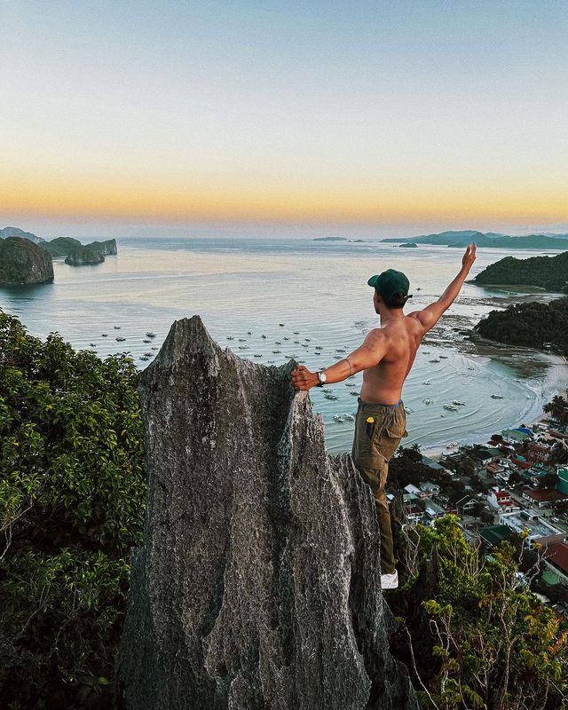 Forgot the snooze button; wake up to the adrenaline rush of Taraw Cliff in El Nido! Spoiler alert: The views up there are worth the early rise. 🌄