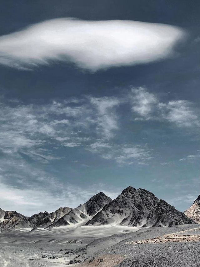 地球上最像月球表面的地方-青海黑獨山！