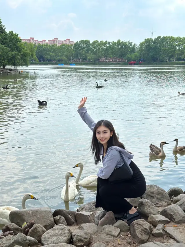 Summer is for playing in the water in Ueno!