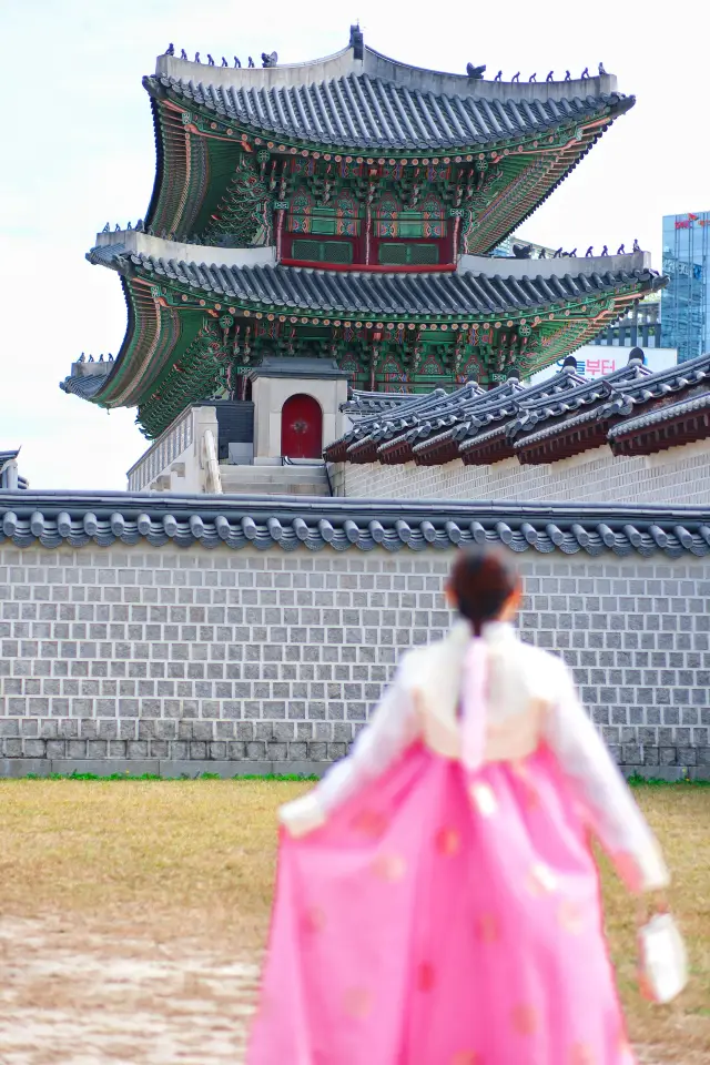 How can you miss the Hanbok experience at Gyeongbokgung Palace when you travel to Seoul!
