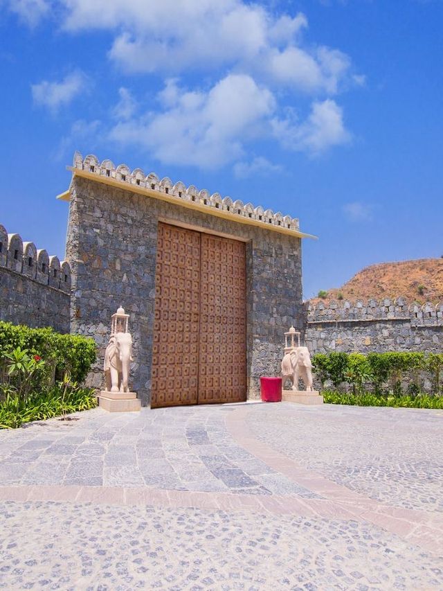 🌟 Kumbhalgarh Stay Bliss: Top Hotel Pick! 🏰✨