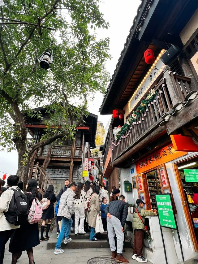重慶｜山城巷，懸崖邊上的“立體迷宮”||