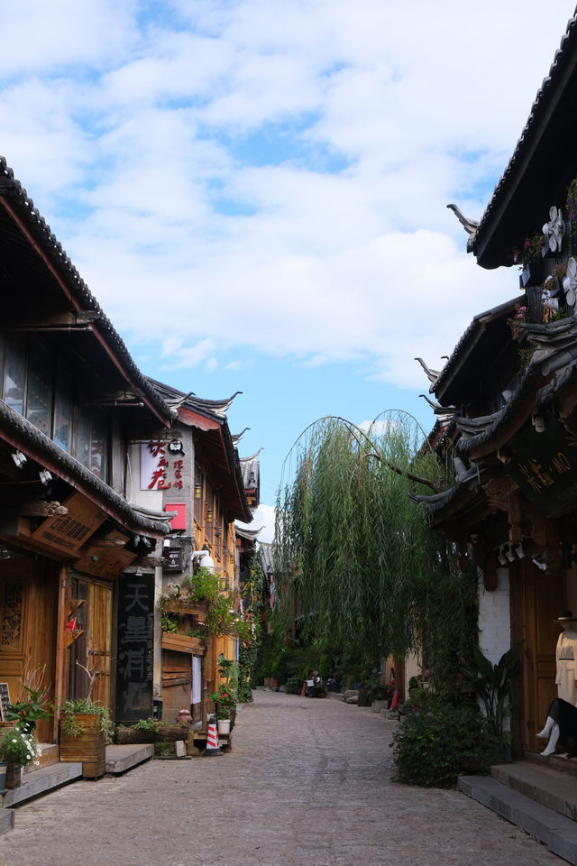 麗江古城旅拍，怎樣才能錯開洶湧的人群？