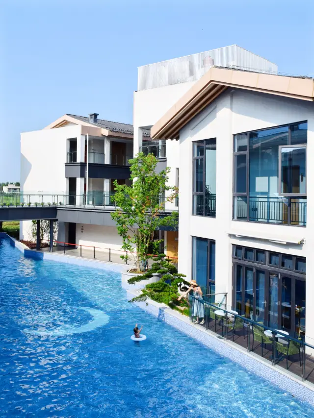 Chengdu Surroundings | Super Large Swimming Pool, Really Reluctant to Share