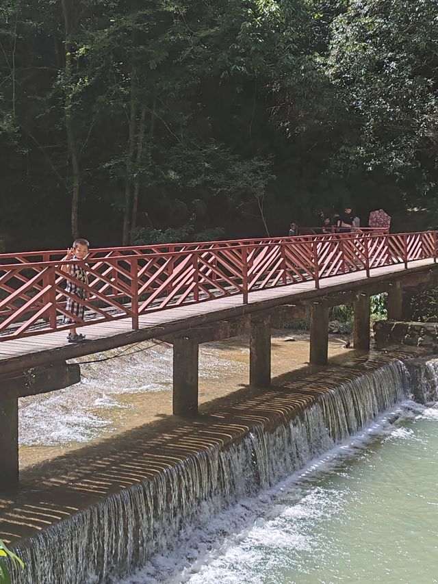 被群山包圍嘅小縣城太適合避暑喇。
