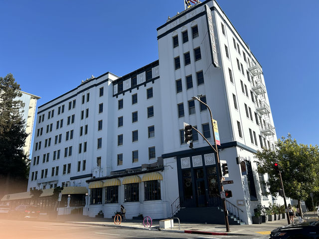 加州伯克利大學。
