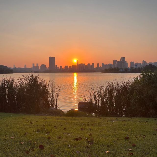長沙西湖公園的日落。
