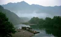 覓趣秋浦河，尋詩醉山野。