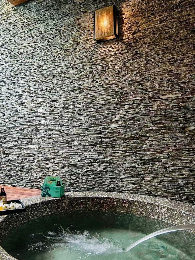 在山頂泡私湯真的太值得了