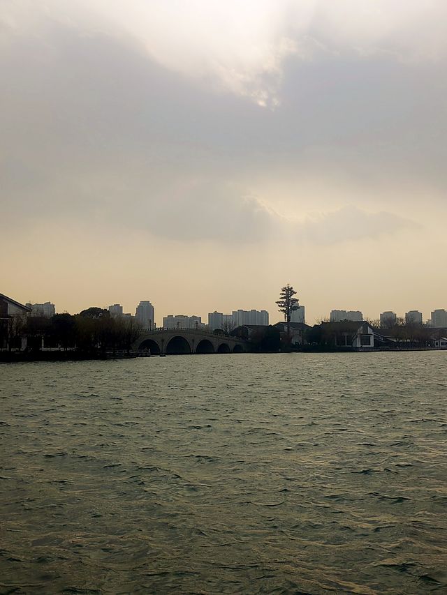 蘇州金雞湖李公堤，湖光山色中顯歷史韻味