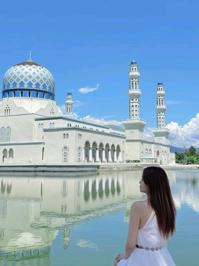 Masjid Bandaraya Kota Kinabalu is truly breathtaking♥️