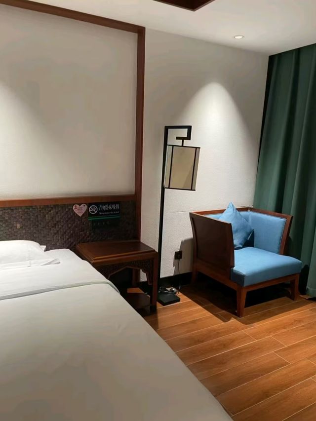 版納住進傣泰宮殿！步行5分鐘到星光夜市！