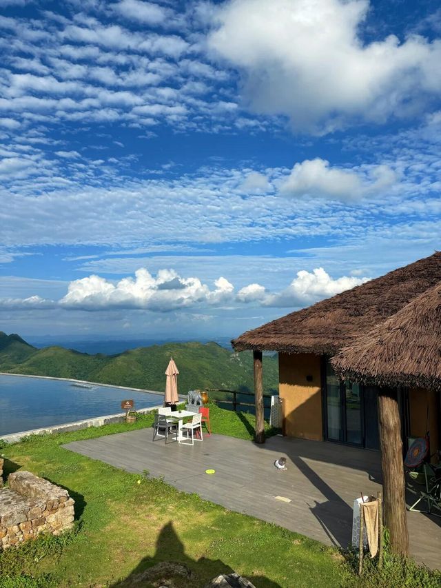 同閨蜜嚟到貴州，住嘅懸崖雲海酒店太震撼