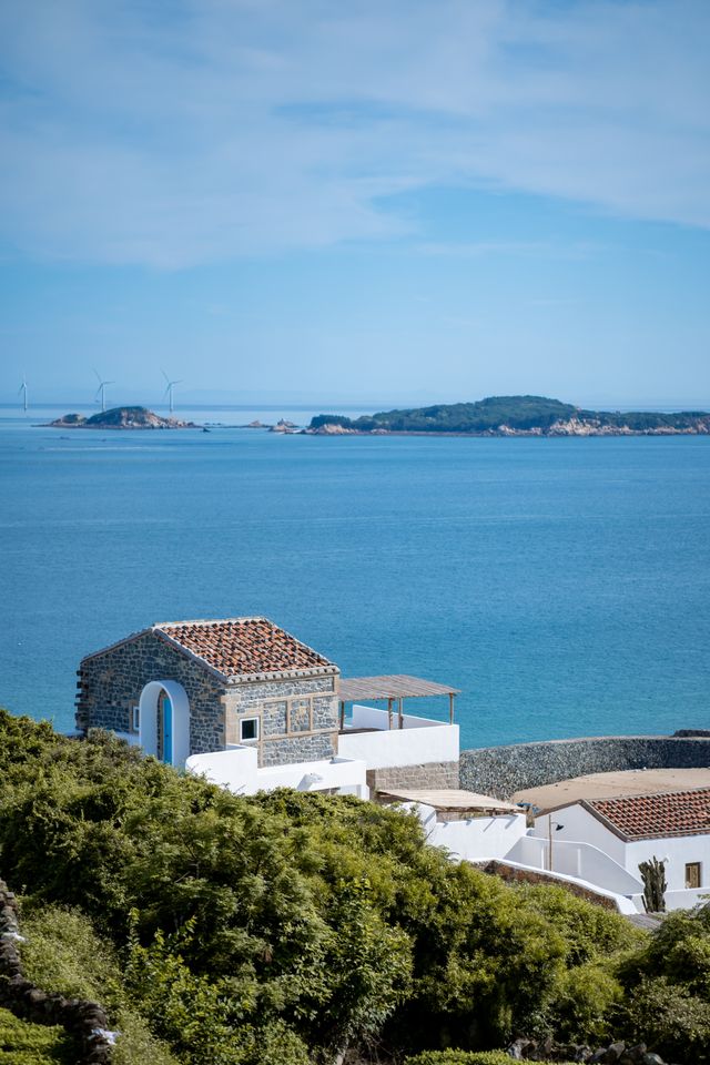 住進藝術館裡睇海！呢間設計感爆棚嘅海景民宿，隨手影都係大片