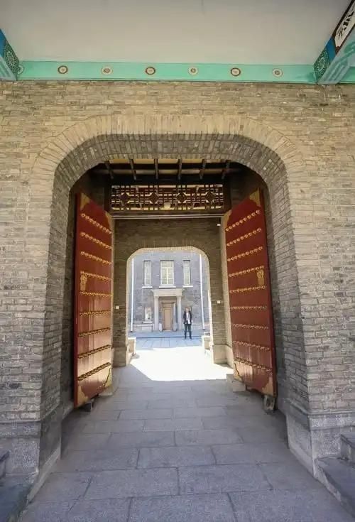 雕欄玉砌與青磚朱門承載著「十四年間傀儡夢」嘅歷史記憶