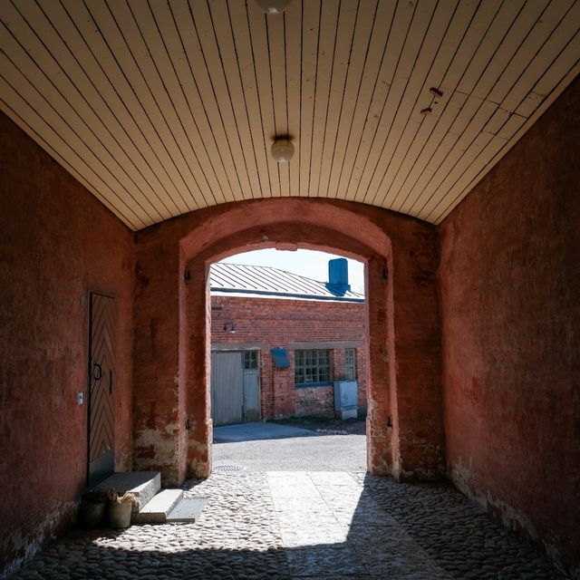 🏰 Suomenlinna: Old Brick Houses and Timeless Island Charm