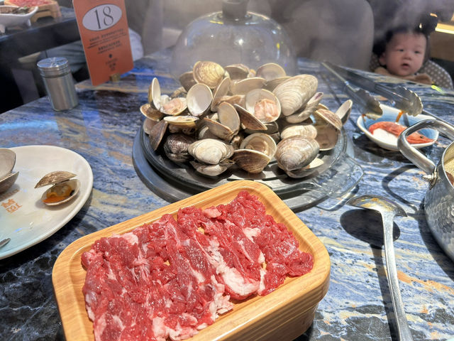 🦞 頂界海鮮｜浮誇但實在的自助火鍋體驗