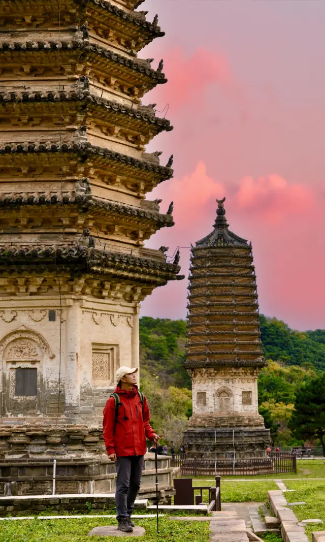 A 1.5-hour trip from Beijing suburbs into the golden fairy tale of the thousand-year-old ancient pagoda