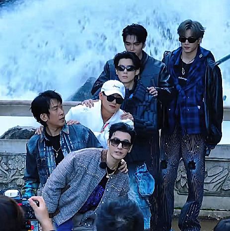 雲南哀牢山被“宇宙爆閃團”帶火了 雲南哀牢山被“宇宙爆閃團”帶火了