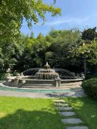 全球只有六家的索菲特傳奇酒店,中國唯一一家索菲特傳奇酒店。位置很好找,西安地鐵1號線五路口站F西南口