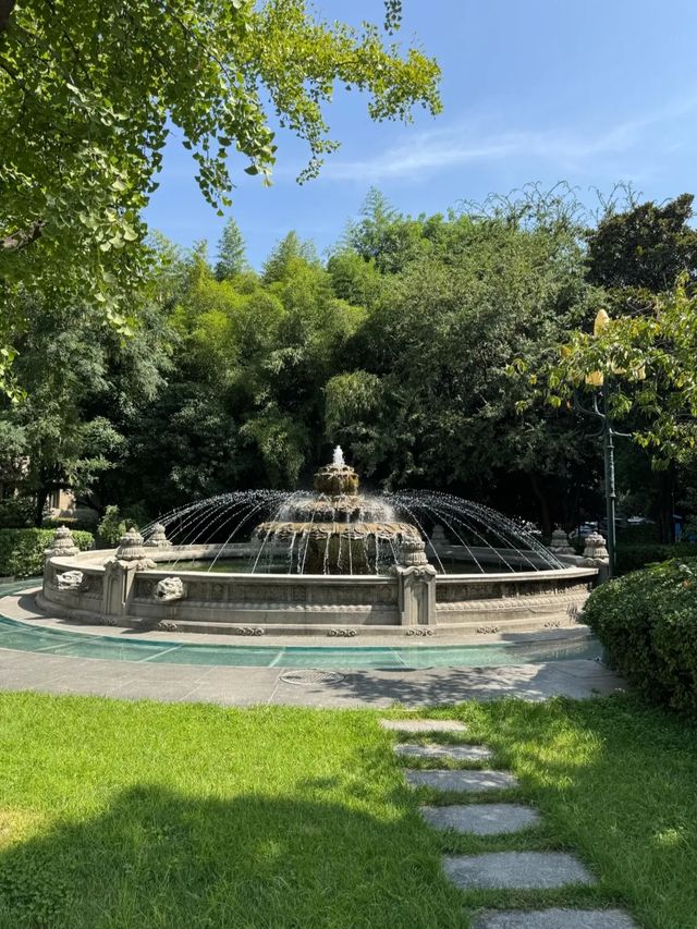 全球只有六家的索菲特傳奇酒店,中國唯一一家索菲特傳奇酒店。位置很好找,西安地鐵1號線五路口站F西南口 全球只有六家的索菲特傳奇酒店,中國唯一一家索菲特傳奇酒店。位置很好找,西安地鐵1號線五路口站F西南口